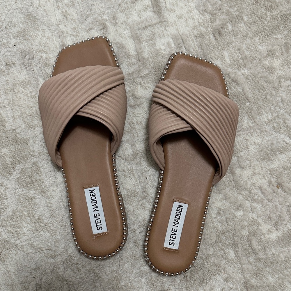 Steve Madden Women's Beige Crisscross Sandals